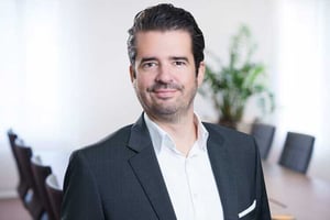 Christoph Wiederkehr, CFO der Tellco Bank AG, im Konferenzraum.